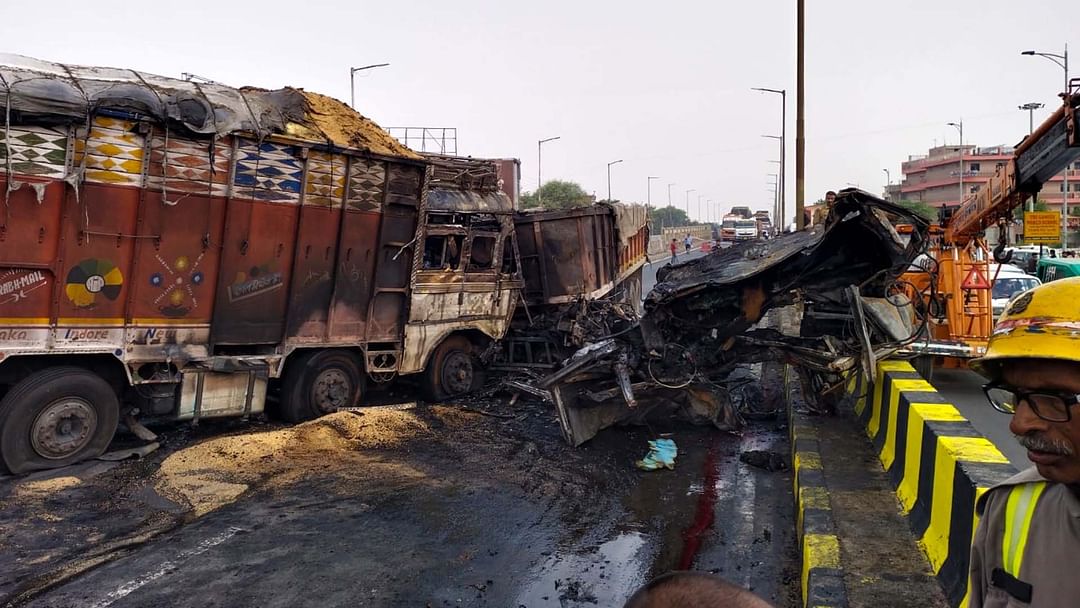 Kanpur: Fire broke out after collision between truck and trolley, operator burnt alive