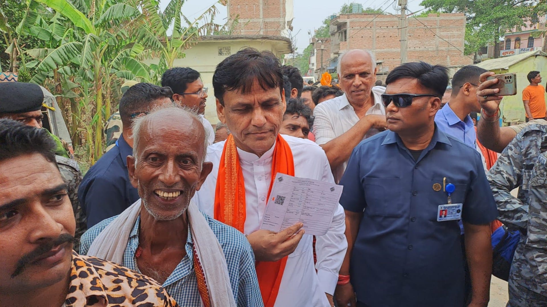 LS Polls: Voting continues peacefully in Hajipur, 19 lakh 49 thousand 189 voters will cast their votes