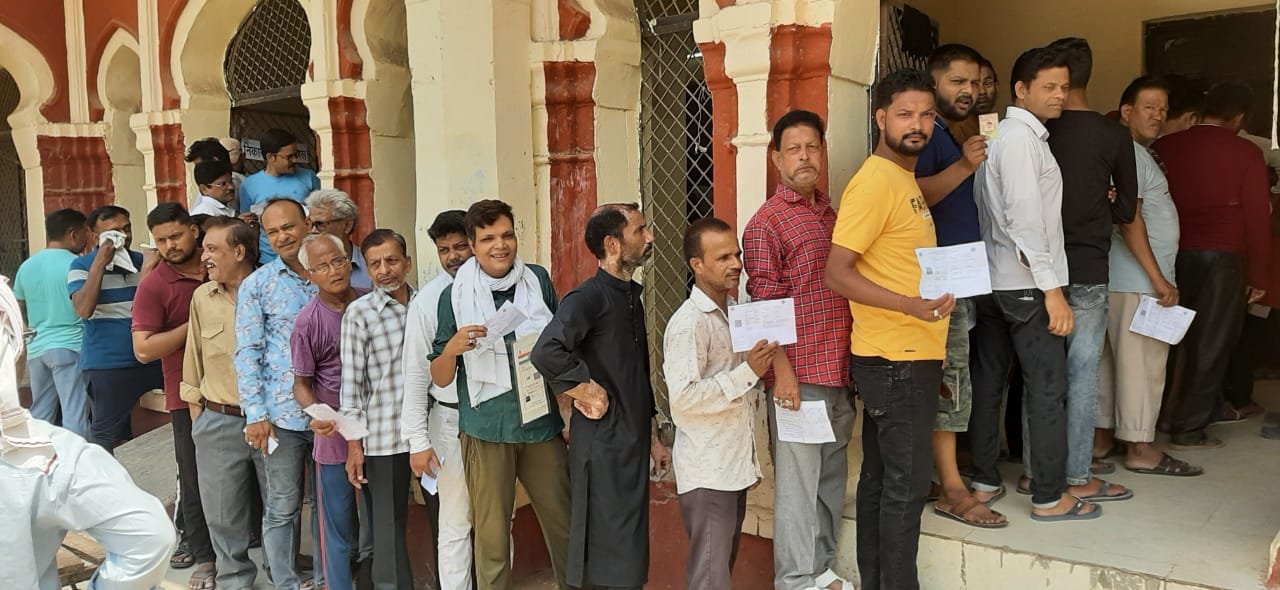 Loksabha Election 2024: Pics of voting day in Lucknow.