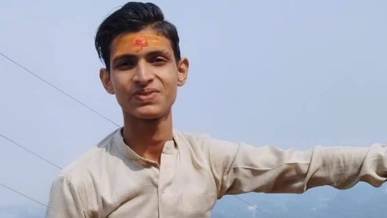 dead body of auto driver found in field suspicion of murder in chandauli