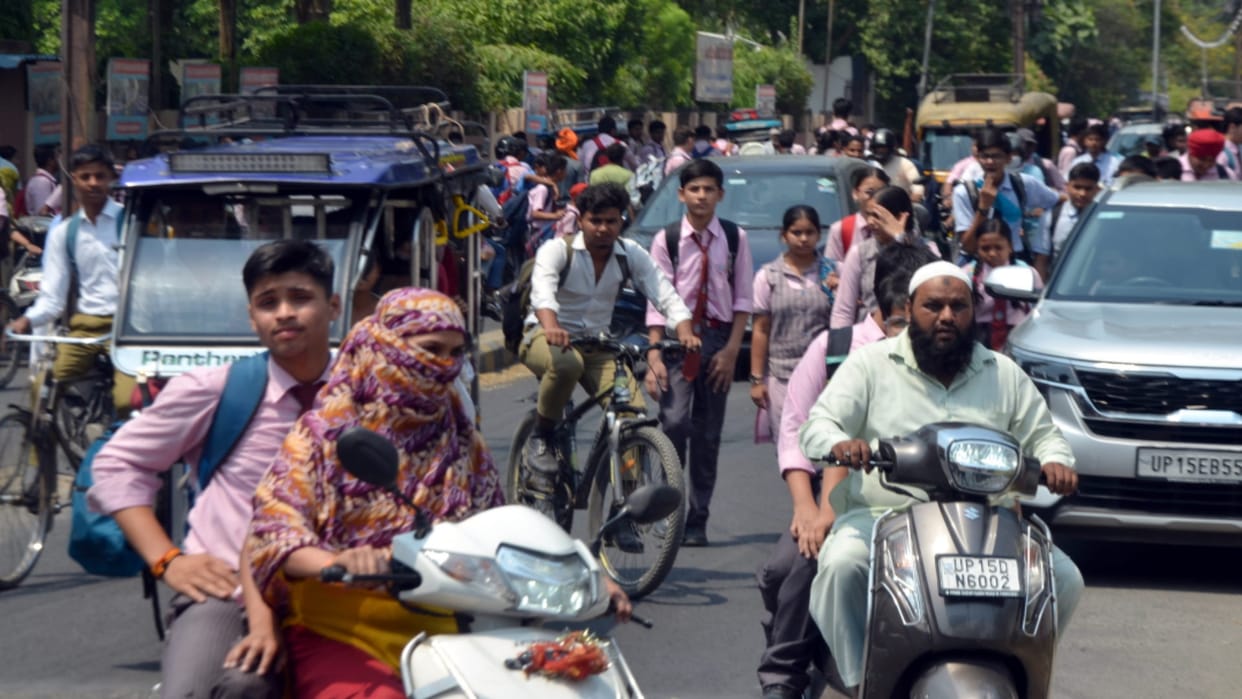 Heat is increasing in Western UP and mercury reached 42 degrees in Meerut