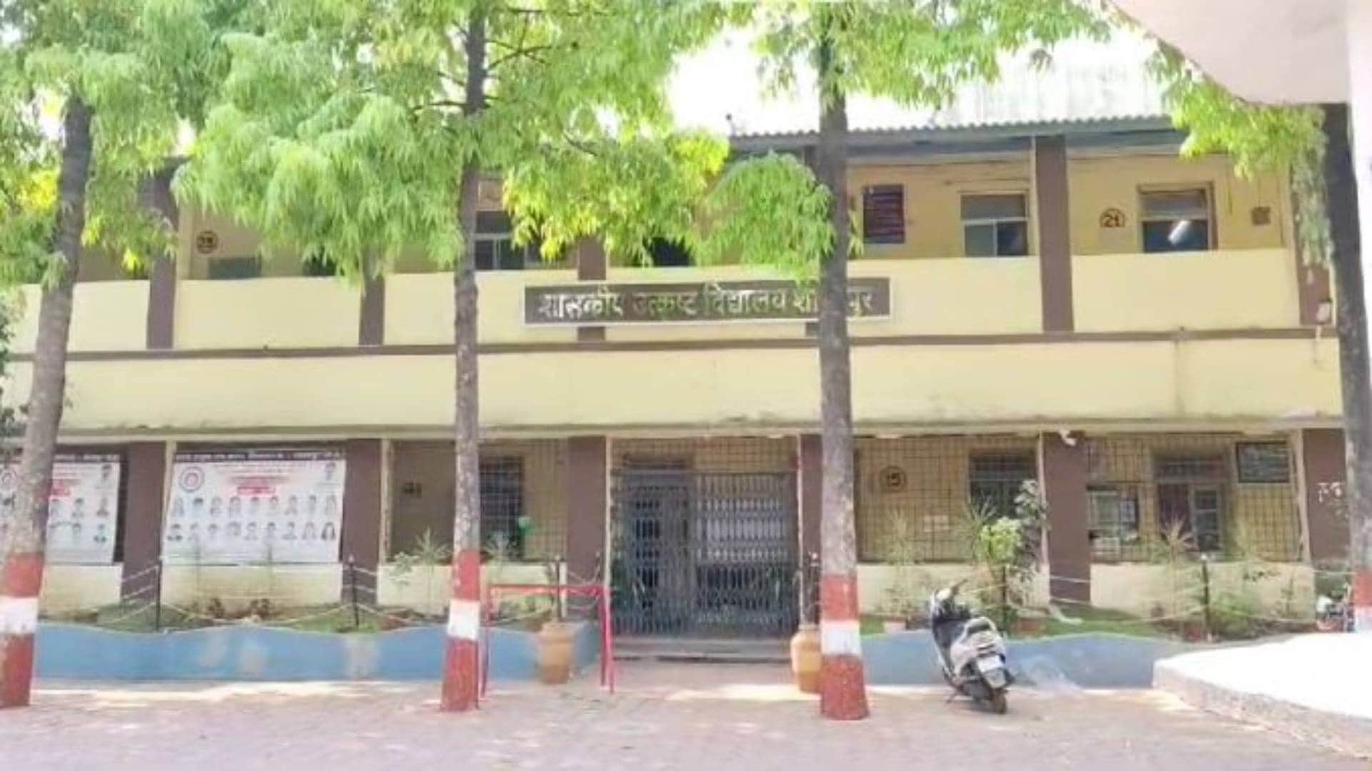 परीक्षा केंद्र से बैग चोरी