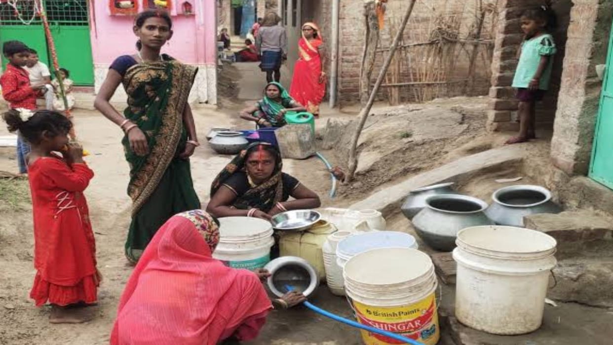 Drinking water crisis at Hukulganj in Varanasi many thousand population affected of thi problem