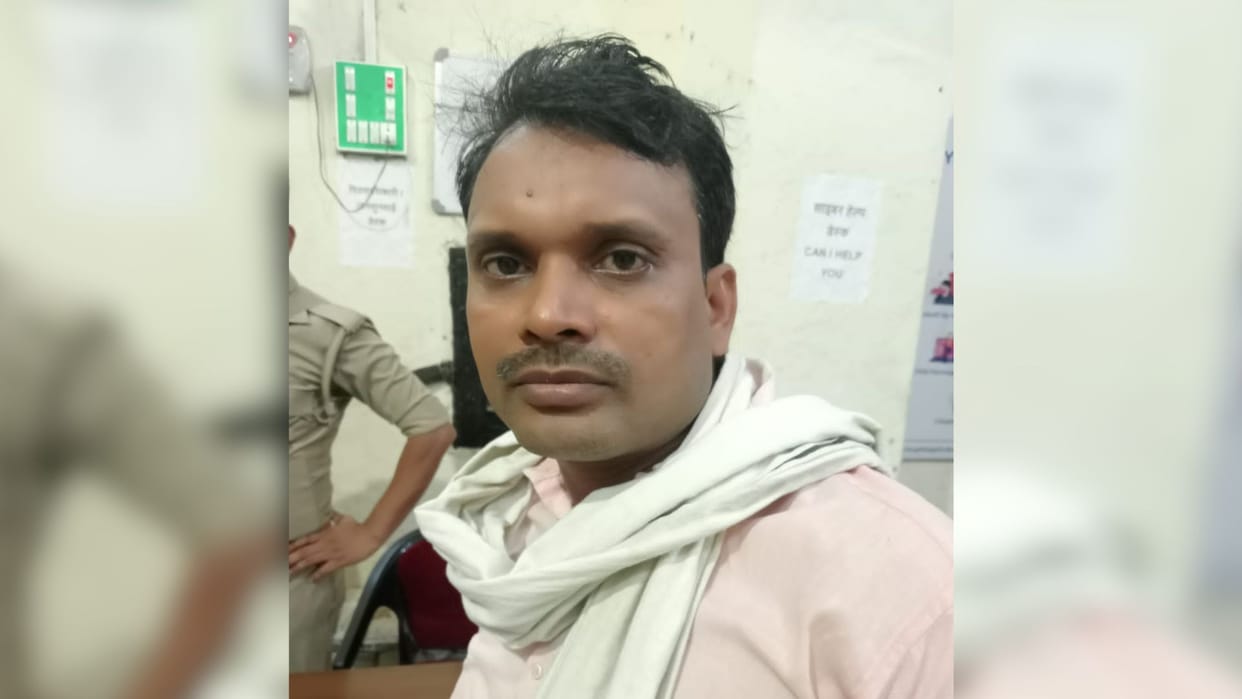 fake CBI officer took away 34 thousand thousand with businessman in varanasi