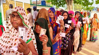 Kaushambi Lok Sabha elections: 54 percent casted votes, fate of 10 candidates captured in EVM