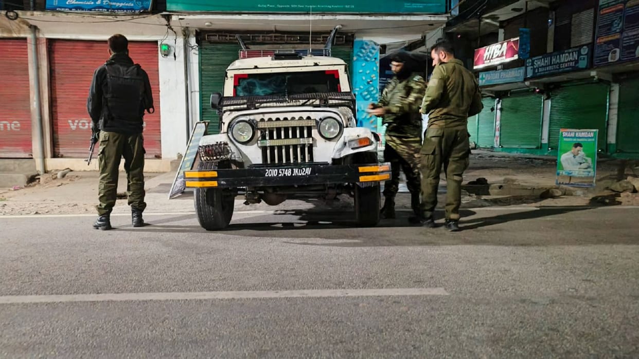 Jammu and Kashmir Terrorist Attack Two terrorists on bike shot tourist couple