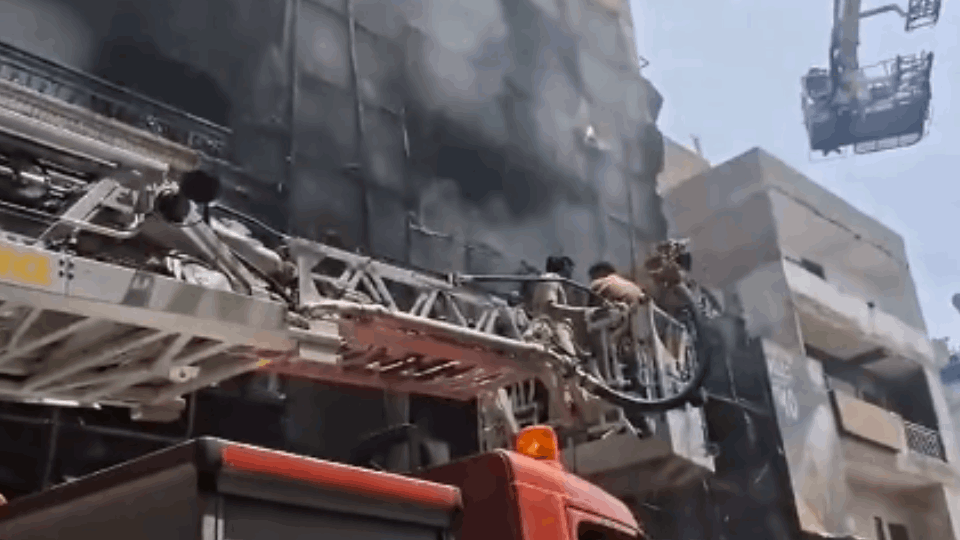 fire broke out in clothing showroom in Durgapuri late at night