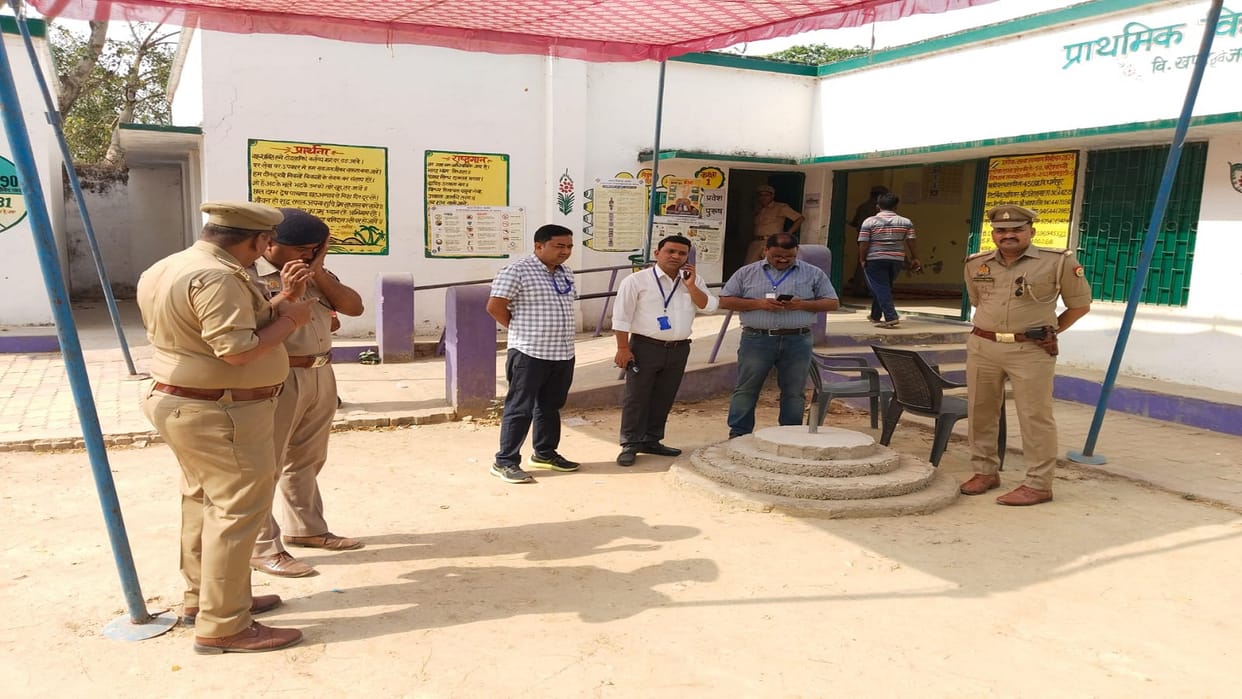 Kaushambi Loksabha: People of two villages boycotted voting, officials remained engaged in manumission.