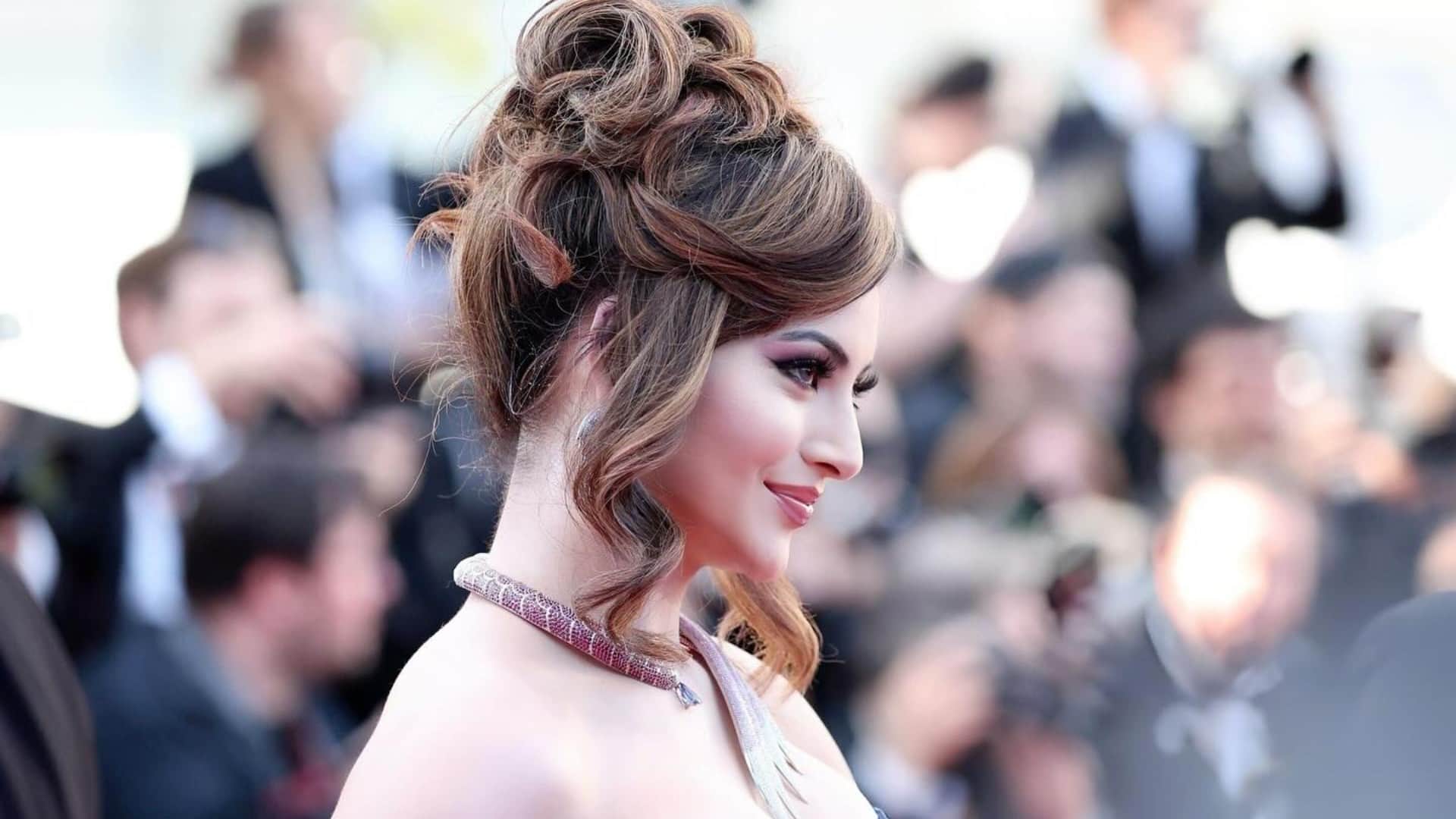Cannes 2024 urvashi rautela latest look in Cannes film festival unique neckless of urvas