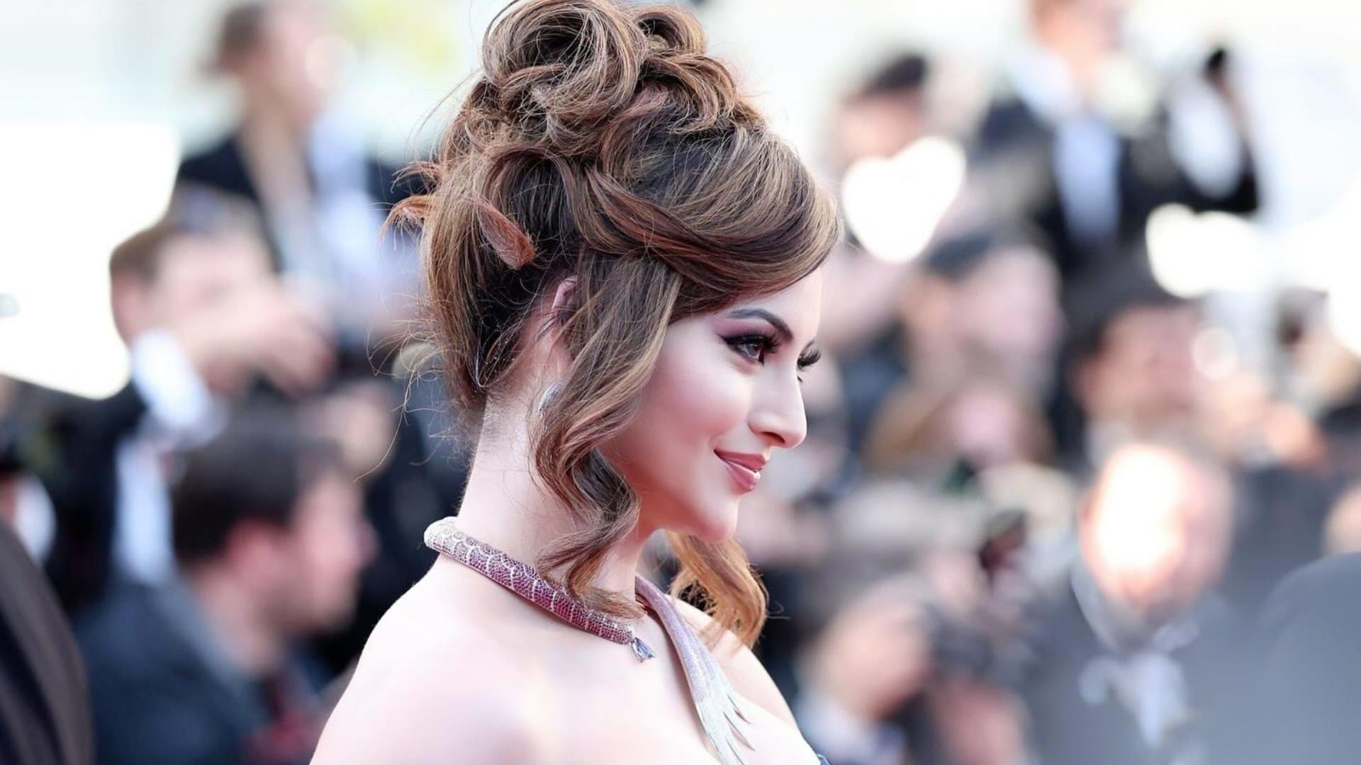 Cannes 2024 urvashi rautela latest look in Cannes film festival unique neckless of urvas