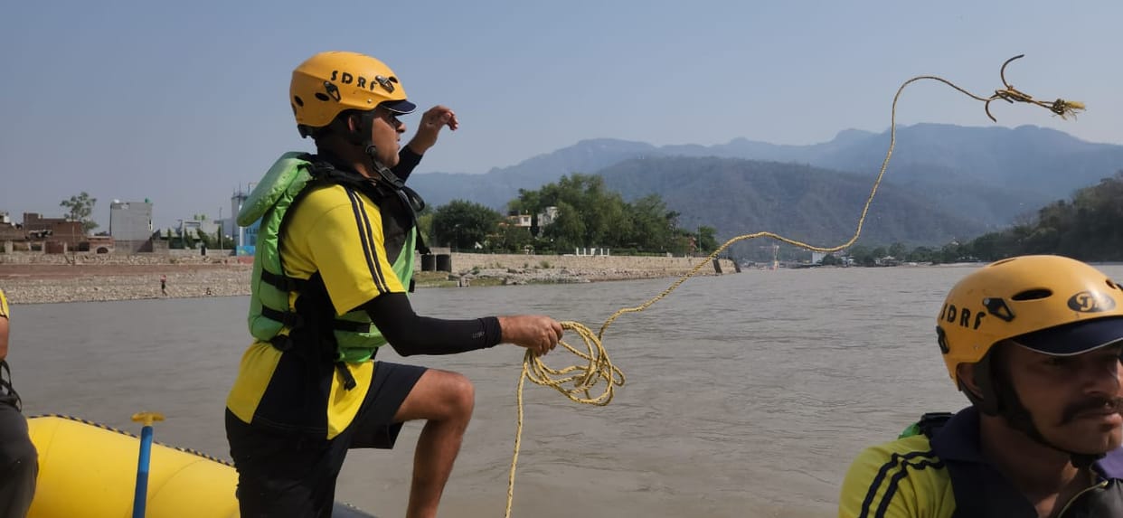 Rishikesh News foreigner Drown into ganga River During bathing Sdrf Doing Search