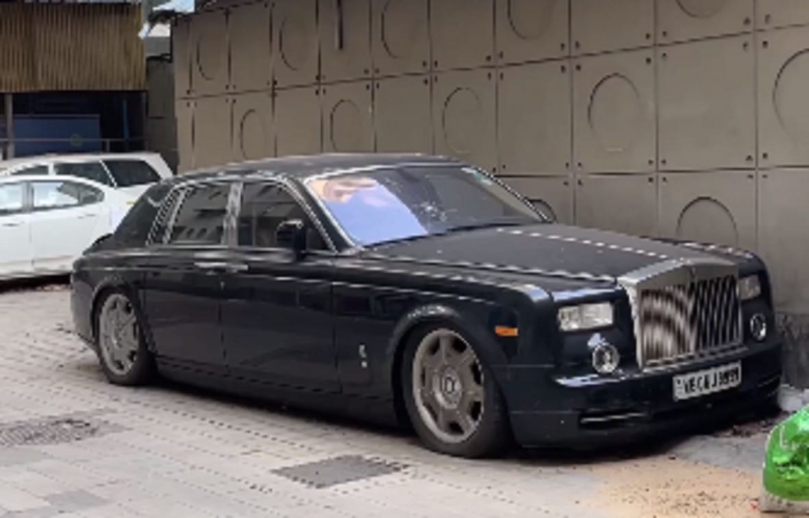 Rolls Royce Phantom VII abandoned luxury car parked in Kolkata hotel viral video