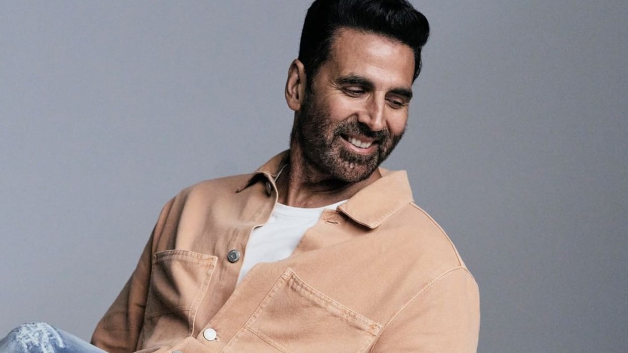 Sky Force Actor Akshay Kumar Marathi film Vedat Marathe Veer Daudle Saat Shoot halted due to budget Problems