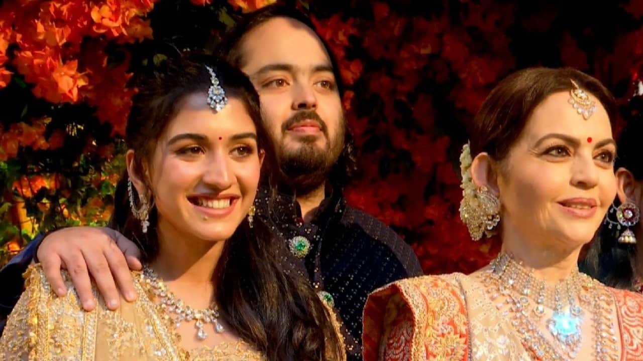 Ambani family is going to do a good deed before Anant Ambani Radhika wedding will organize a mass marriage