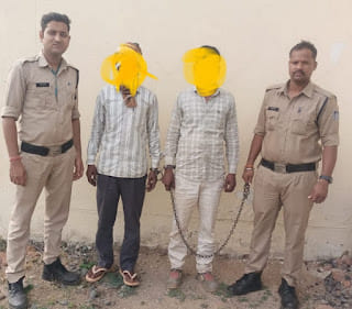 अनूपपुर में घर के आंगन में गांजा उगाने वाले गिरफ्तार।