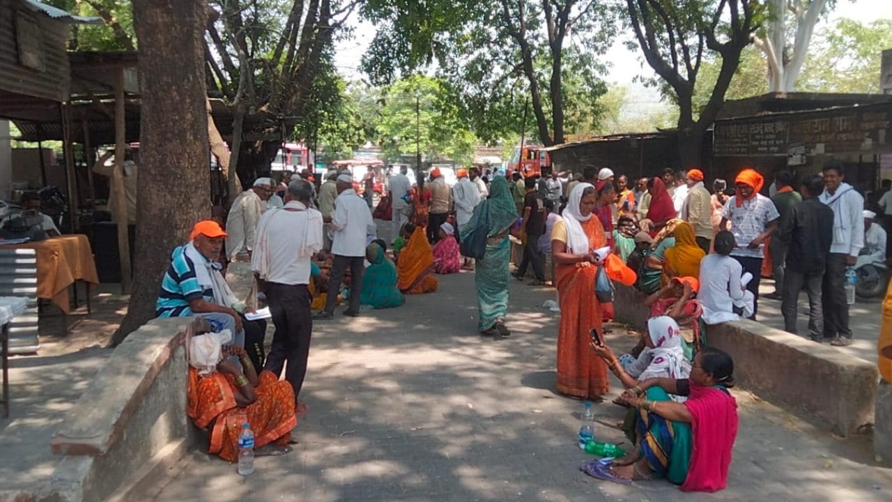 Chardham Yatra registration cancellation Angry passenger reached city magistrate office Haridwar Uttarakhand