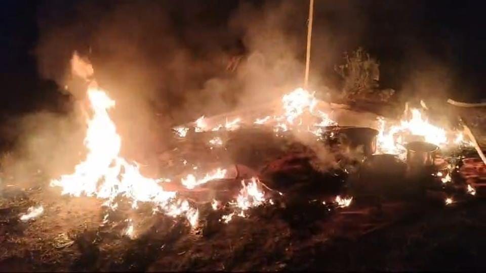 Amroha: An attempt was made to kill family sleeping in hut by burning them, they saved their lives by running
