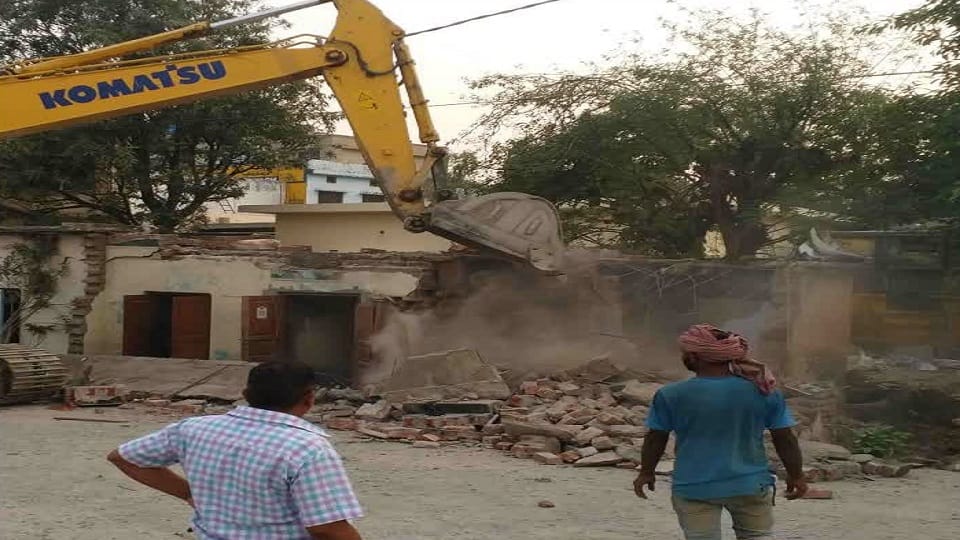 administration demolished two shops and two buildings in haldwani