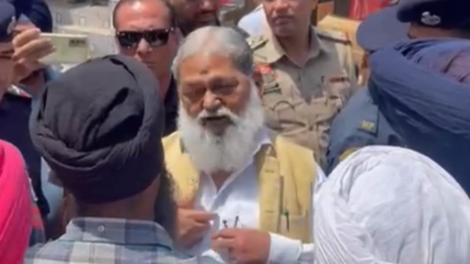 Farmers asks question Anil Vij in Ambala
