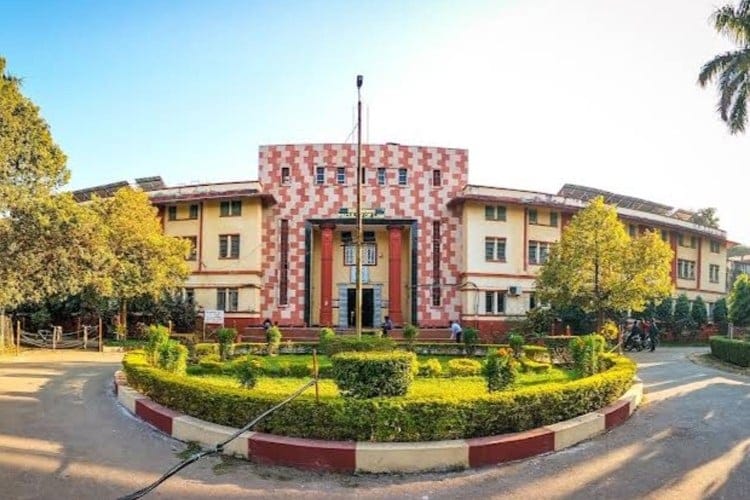 BHU hospital emergency no senior doctor found in inspection of IMS director