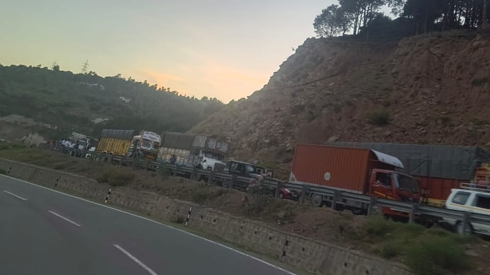 Jammu Srinagar national highway closed for traffic