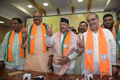 अफसरों पर मेहरबान भाजपा: दो साल में तीन आईपीएस अफसर BJP में हुए शामिल, दलितों को भी खास तवज्जो BJP is giving opportunity to IPS officers in party.
