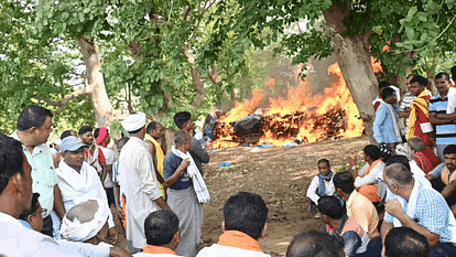 Kawardha road accident funeral of many bodies together today