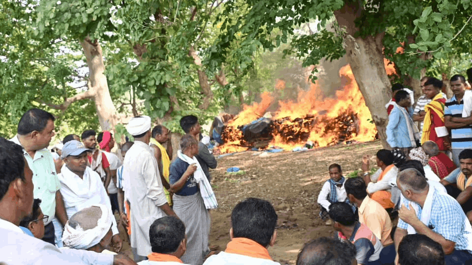 मृतकों का हुआ अंतिम संस्कार