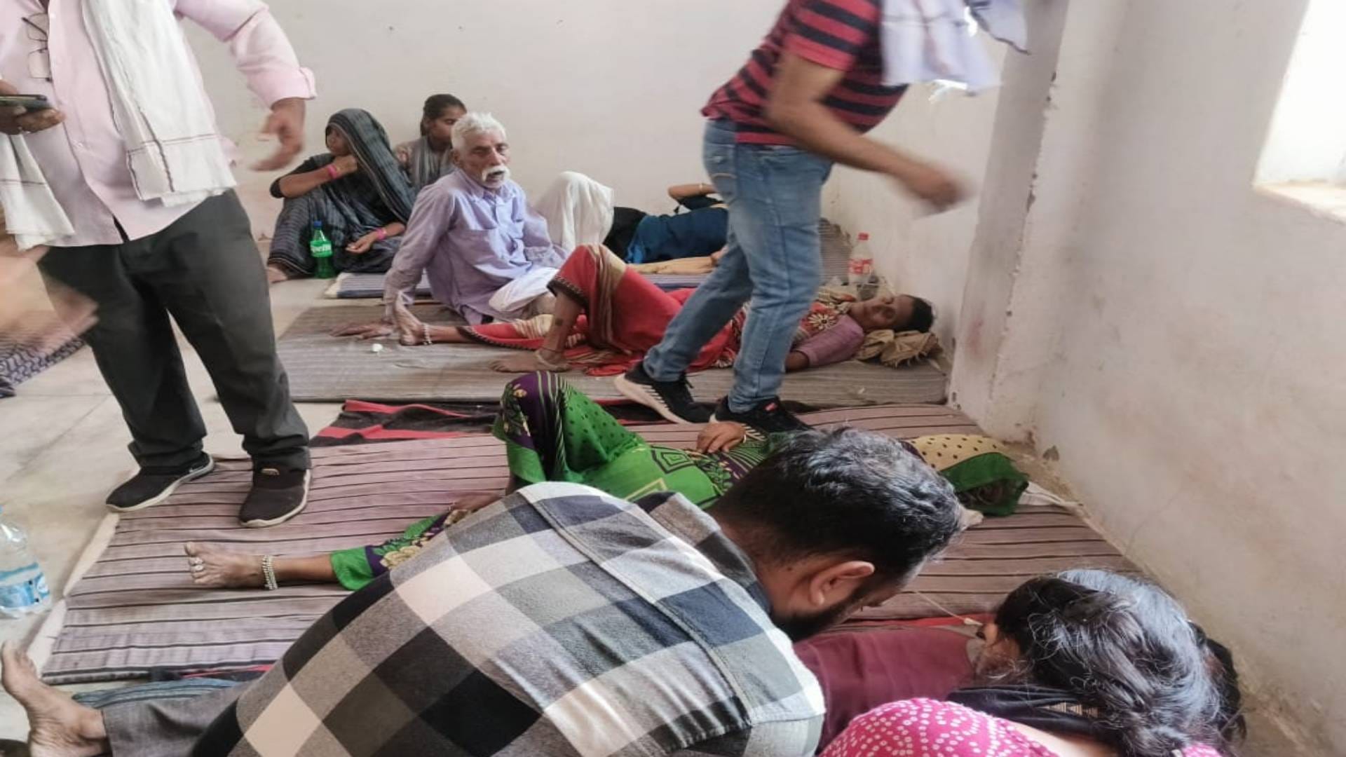 अस्पताल में भर्ती लोग
