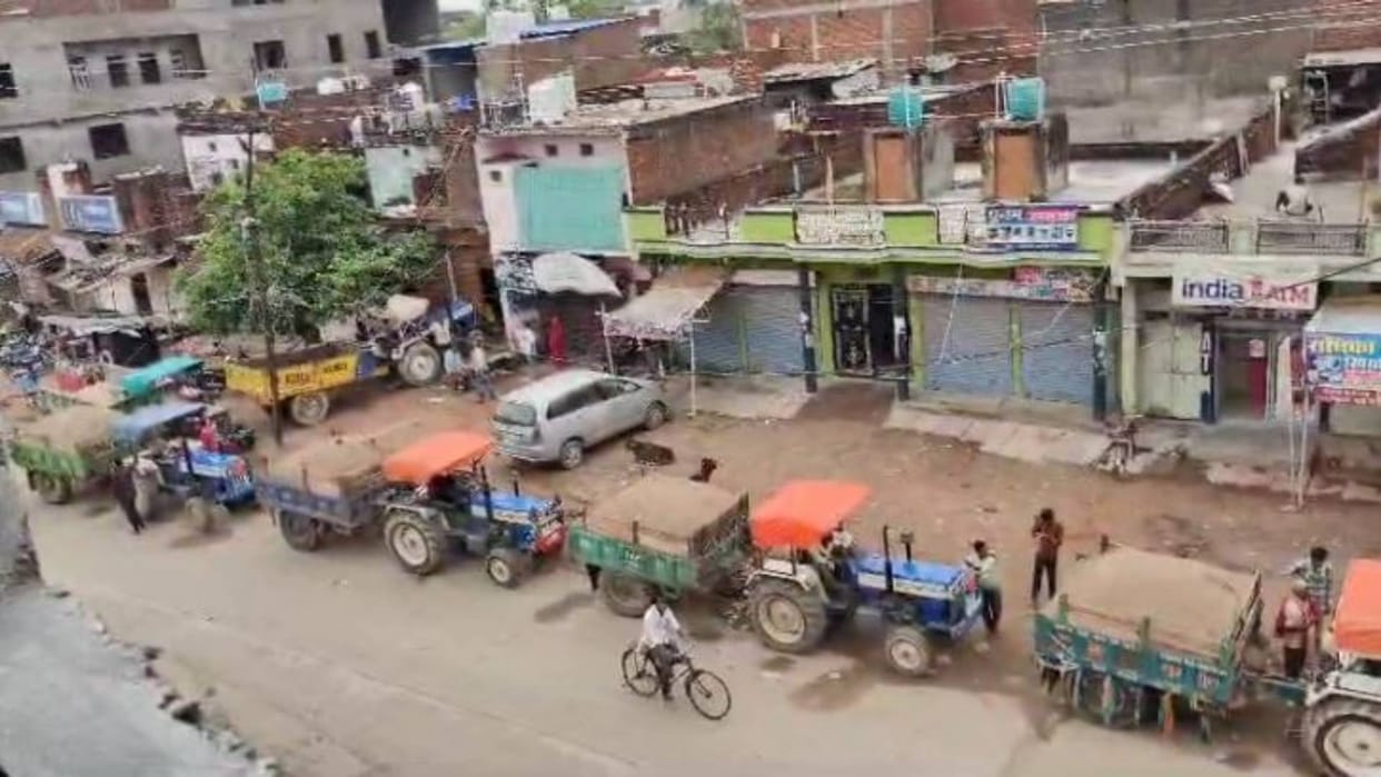 Gwalior News Illegal mining of sand from ghats of Chambal river