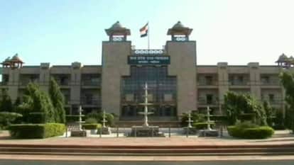 MP High Court For first time in High Court professor checked copy student still failed by three marks