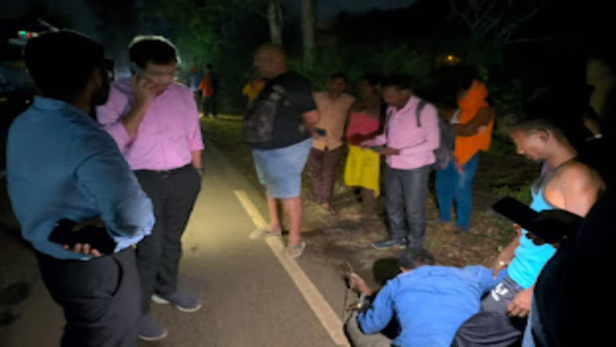 Anuppur young man was lying injured on road collector stopped vehicle and sent him to hospital