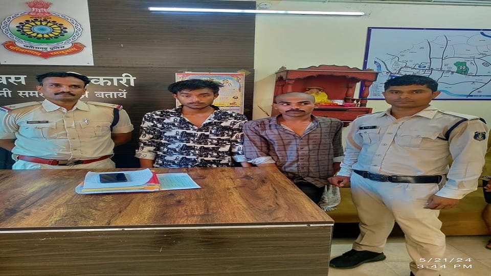 पुलिस की गिरफ्त में आरोपी