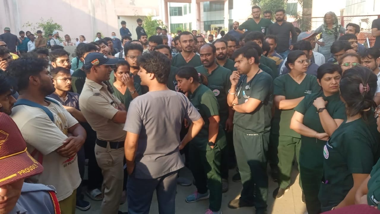 Police entered ward on third floor with a van to arrest the doctor Rishikesh AIIMS Nursing officer molest Case