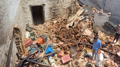 Baghpat: Fire broke out in firecrackers kept in the house, area shook due to loud explosion