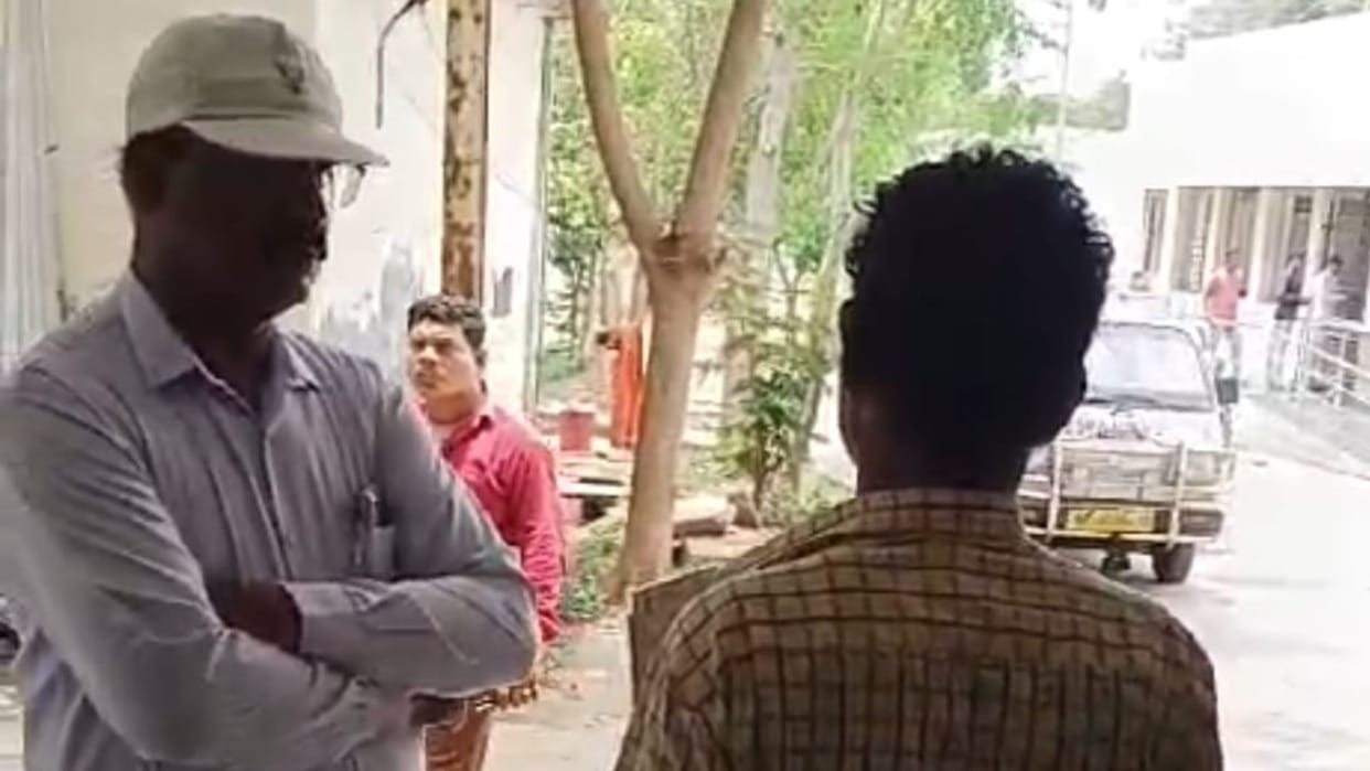 Rs 400 demanded for carrying dead body on stretcher in Chhindwara