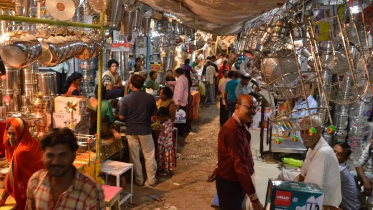 The British had constructed the bullion market in Damoh.
