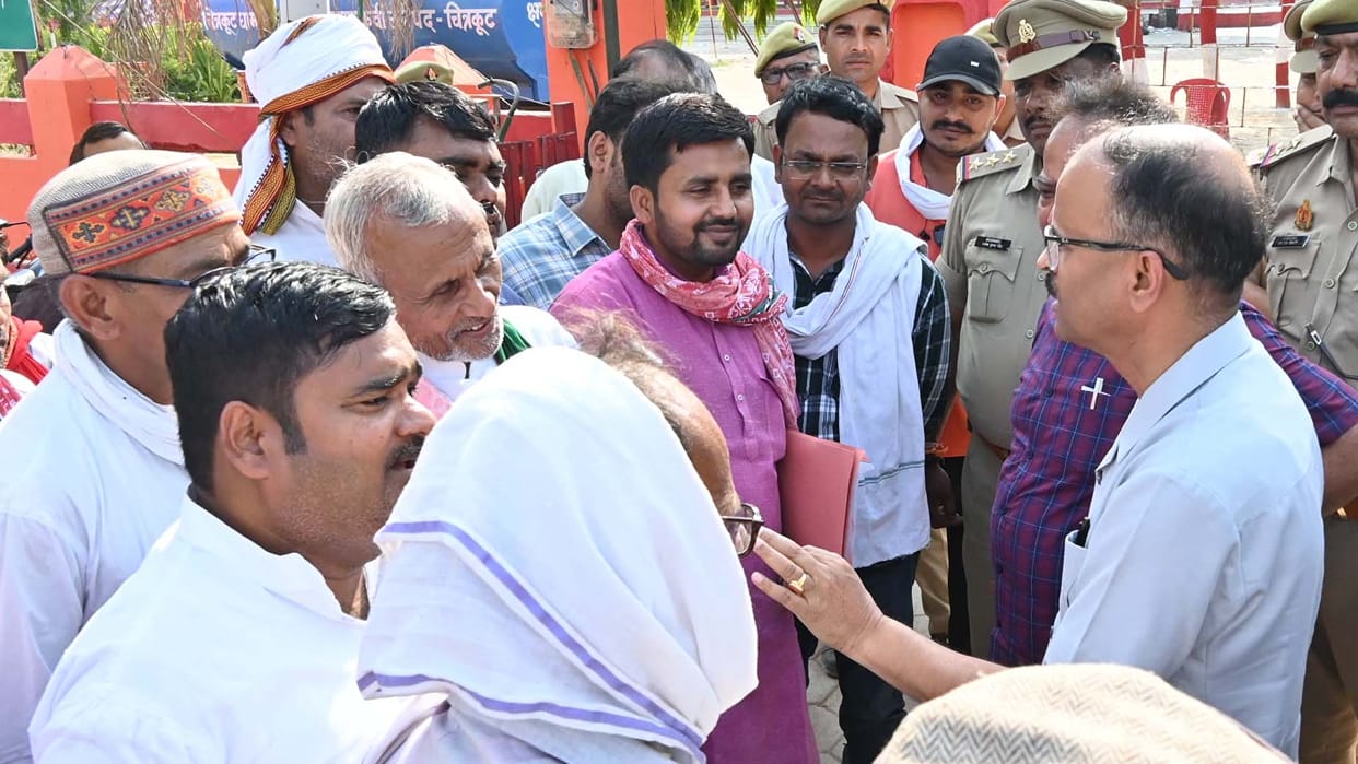 Chitrakoot: Panic when numberless vehicle reaches strong room premises