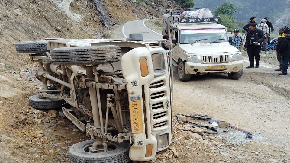 Six injured due to brake failure of the vehicle of passengers returning from Adi Kailash