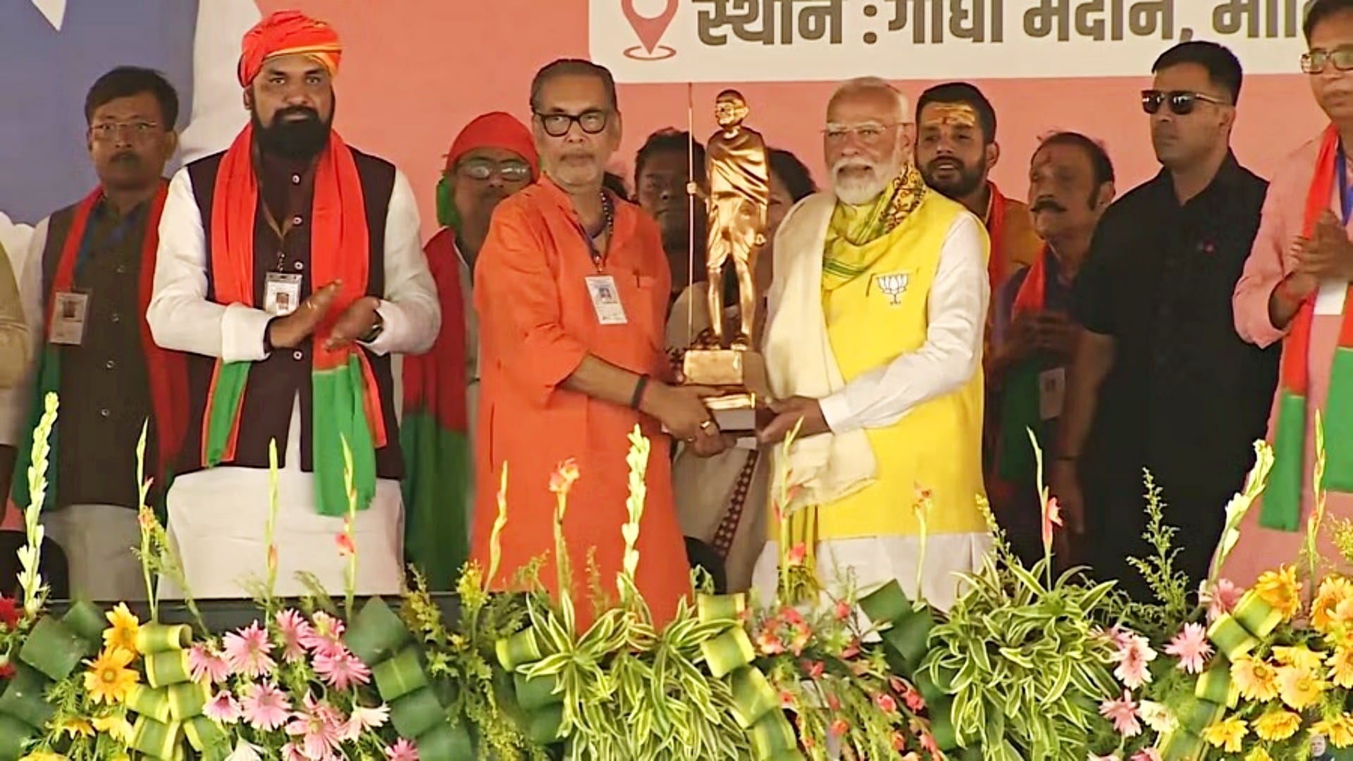 West Champaran Lok Sabha: PM says Modi may be a thorn in eyes of INDIA, but Modi is in every heart of country