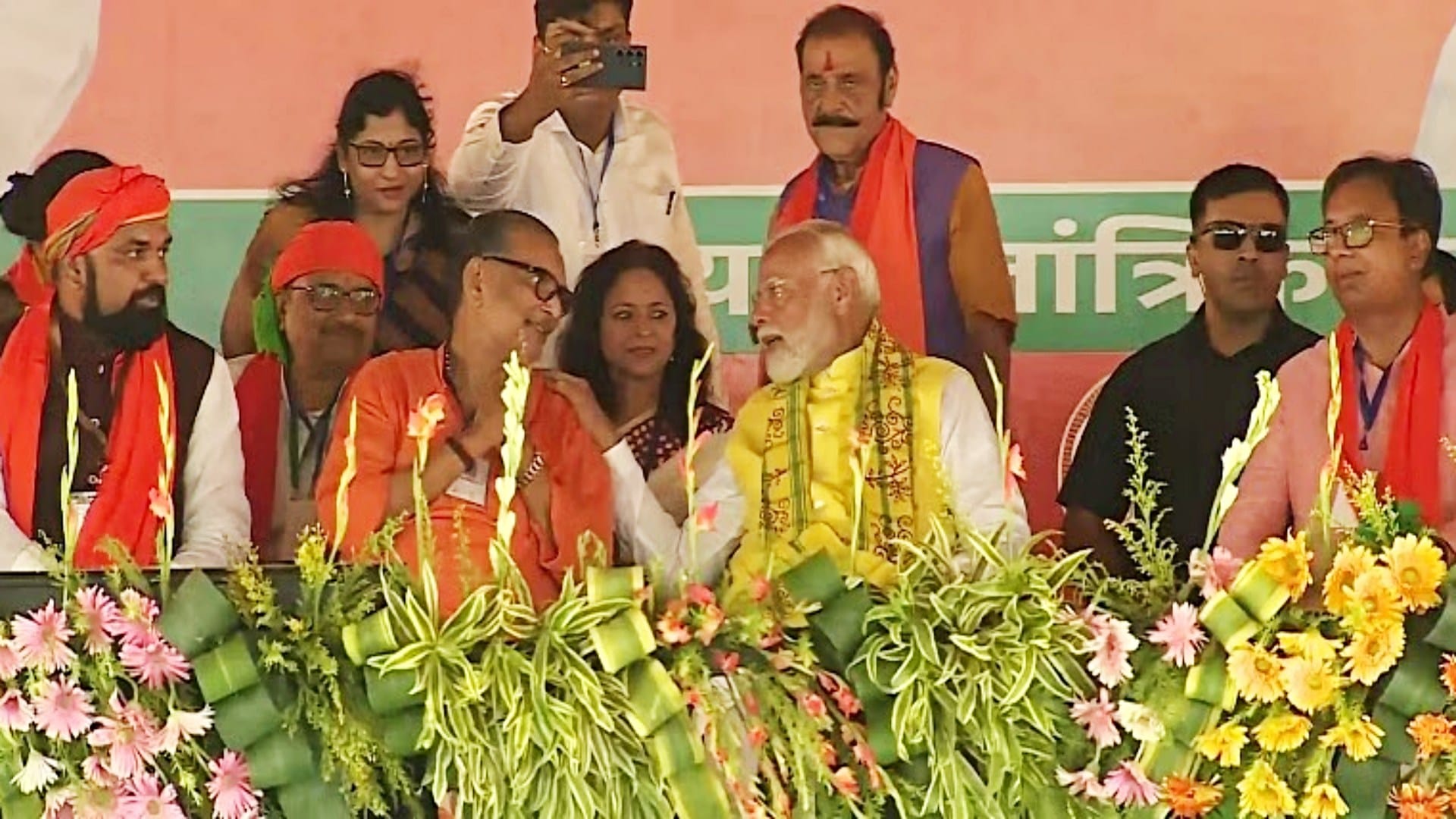 West Champaran Lok Sabha: PM says Modi may be a thorn in eyes of INDIA, but Modi is in every heart of country