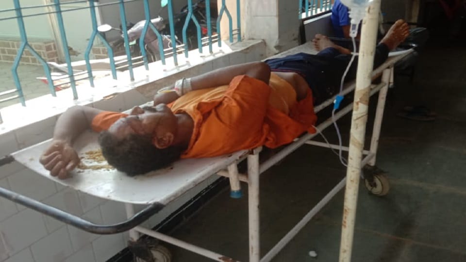 Heavy head on collision between two bikes husband and wife seriously injured in Janjgir Champa