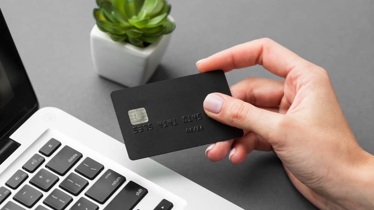 credit card late payment charges avoid  how credit card interest rates calculated know all about credit card