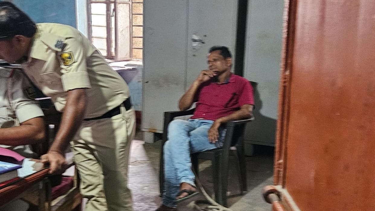 Bhagalpur News: An advocate arrested with a pistol, accused of roaming around to spread terror