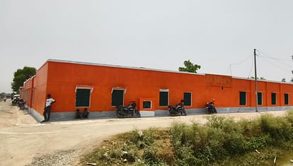 School building painted saffron in Odra village of Chandauli BSA ordered action