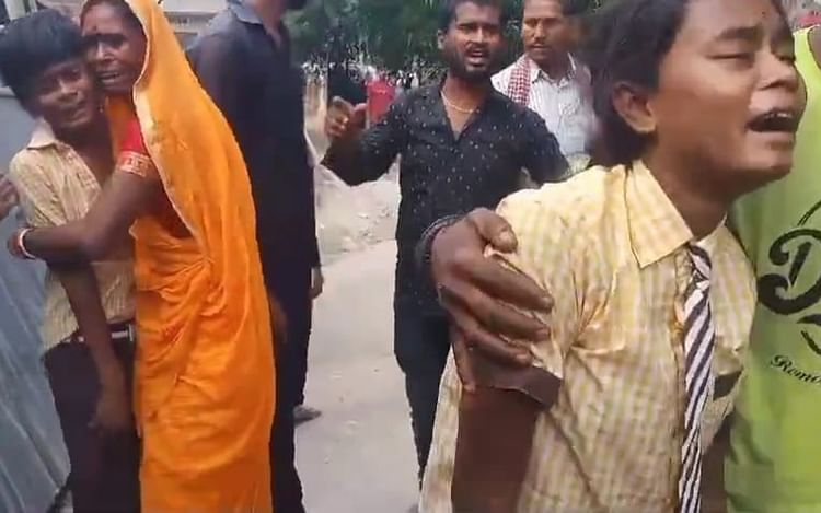 Bihar : प्राथमिक विद्यालय की शिक्षिका को पहले काटा, फिर पेट्रोल से जलाया; शादीशुदा महिला पड़ोसी से करती थी प्रेम
