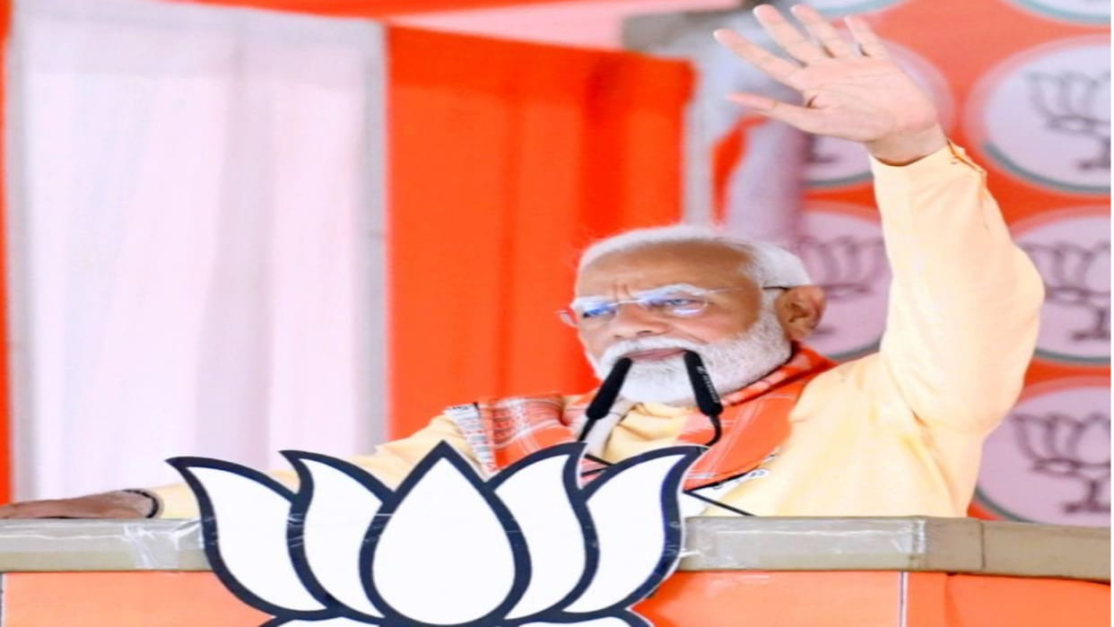 Before PM Modi's program in Basti, CM Yogi has reached Basti, inspecting the venue.