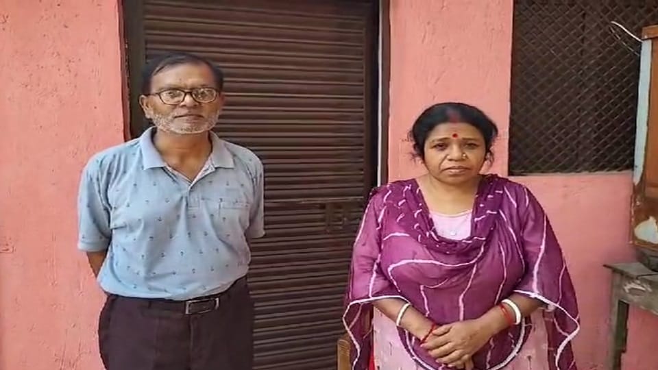 छात्र विजय मंडल के माता- पिता