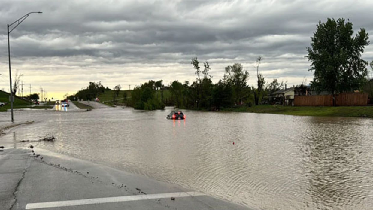 US: Cyclone wreaks havoc in Iowa, people lost lives, houses n buildings collapse, Governor declared emergency