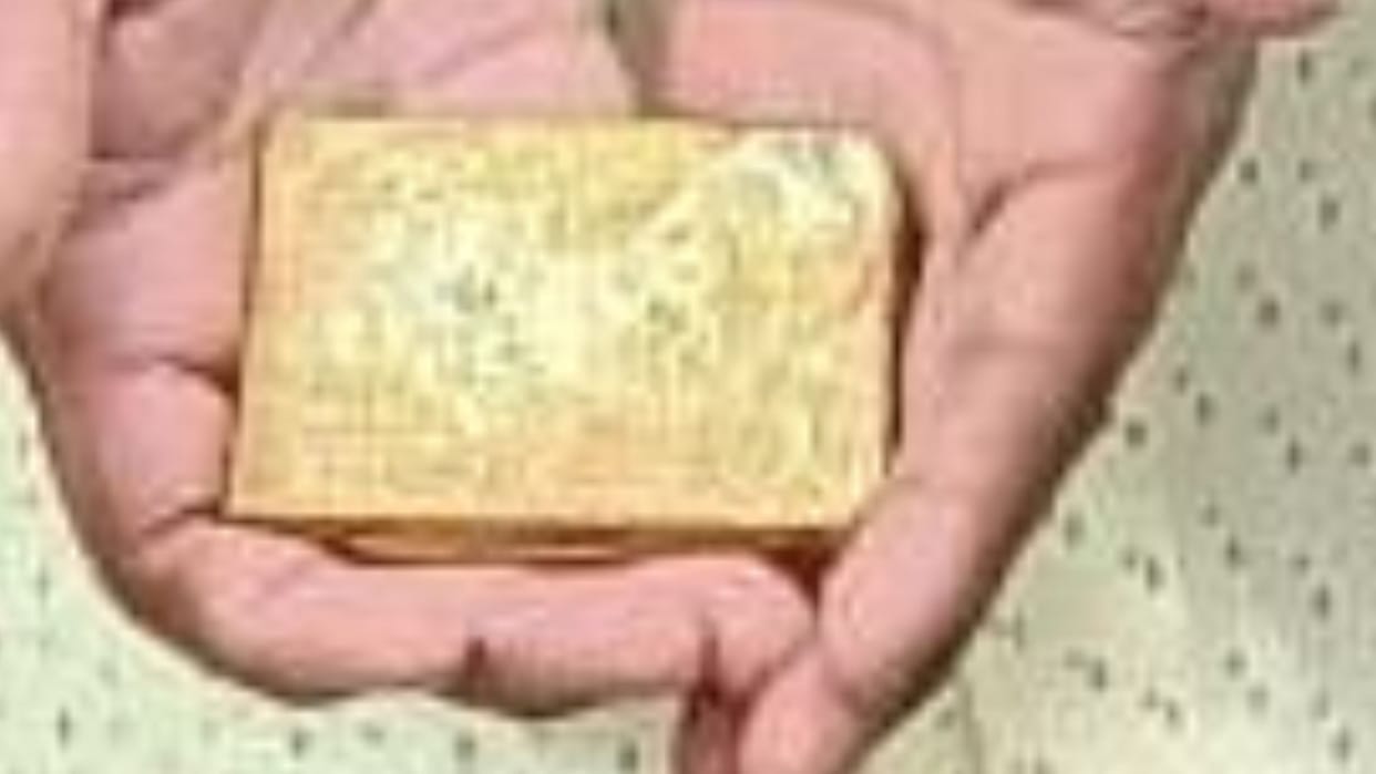 gold worth 48 lakh rupees hidden private part officers caught man in varanasi airport